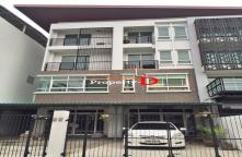 TO59080002-Sale Town Home Office 4th Floor, Soi Ladprao 81 separating first two booths. Soi Ladprao 87 separate 1